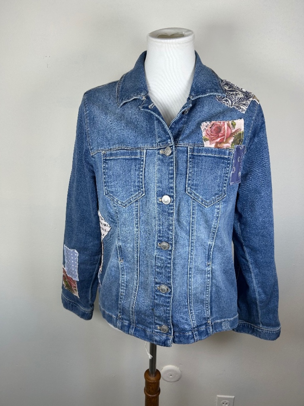 Chico's embellished denim jacket Size 1 (Med) Boho Fitted